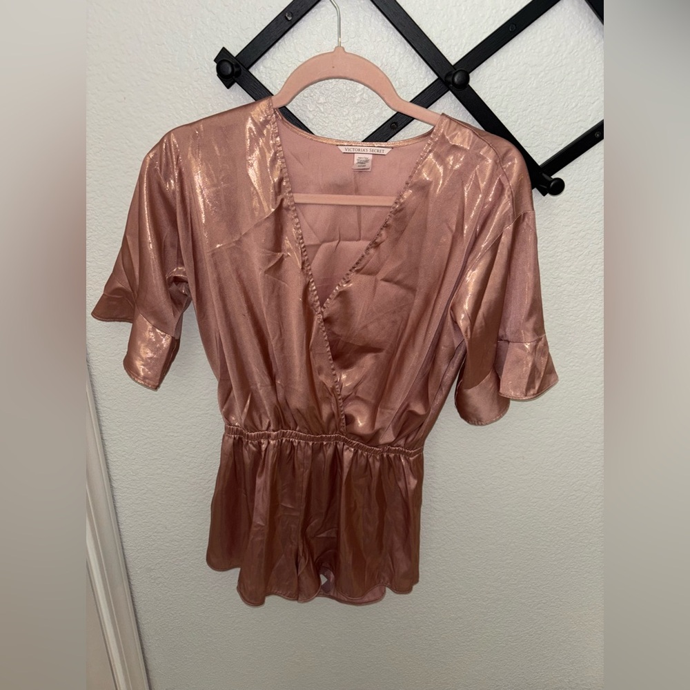 Victorias Secret Rose Gold Satin Wrap Pajama Romper Short Sleeve‎ Small Sleep - Picture 2 of 5